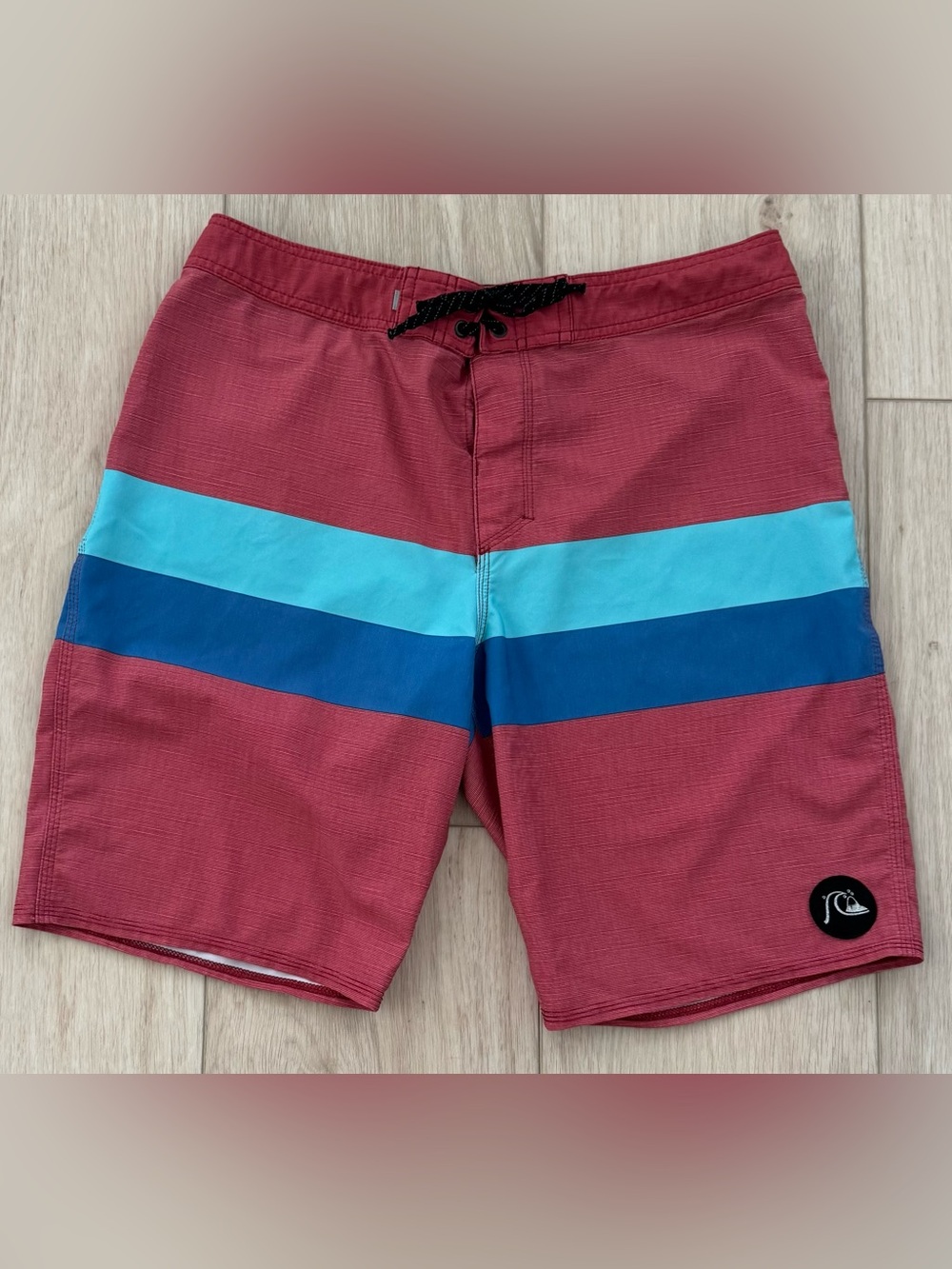Quiksilver Mens size 31 red blue stripe board shorts surf swim trunks beach EUC